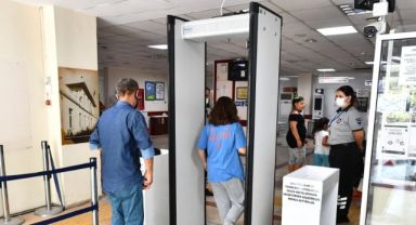 Eşrefpaşa Hastanesi metal kapı dedektörü uygulamasına geçti