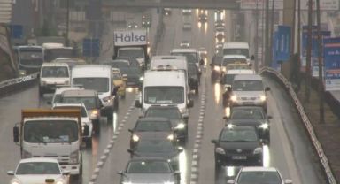 İstanbul'da yağmur trafiği vurdu: Yoğunluk yüzde 56'lara ulaştı