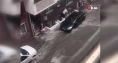 İstanbul'un birçok noktasında şiddetli sağanak yağış etkili oluyor