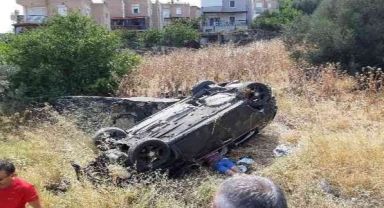 İzmir'de takla atan araçtaki 4 genç ölümden döndü