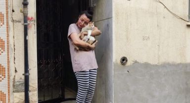 İzmir'de yatağa bağımlı hastanın kaldığı evde yangın çıktı: Yaşlı kadın yaralandı