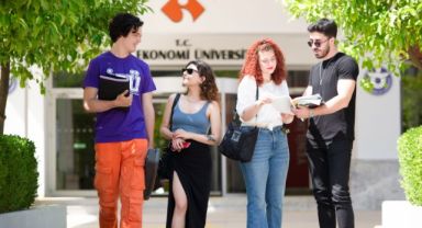 İzmir Ekonomi zirvede