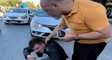 Kızına uyuşturucu madde satan şahsı döverek karakola götürdü