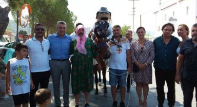 Köyü oyuklar bastı, eğlence başladı