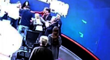 Milletvekili Cemal Enginyurt katıldığı programda gazetecinin üzerine yürüdü