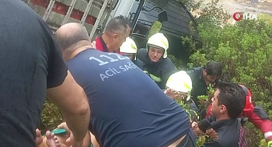 Sanatçı İbrahim Tatlıses, Bodrum'da geçirdiği trafik kazasında araçta sıkıştı