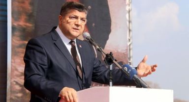 Sındır'dan Kahraman'a tepki: Asla dil uzatamaz!
