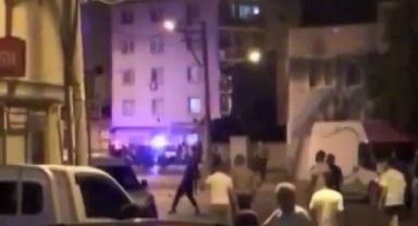 Taşlı bıçaklı kavga: 2 polis, 2 bekçi ve 2 çalışan yaralandı