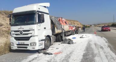 Tıra otobüs ve kamyon çarptı: Ölü ve yaralılar var
