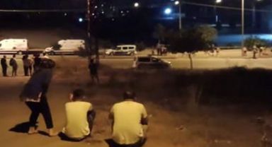 Virajı alamayan motosiklet kaldırıma çarptı!