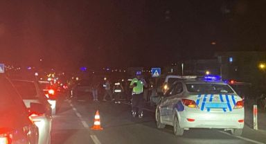 Yolun karşısına geçerken otomobilin çarptığı kadın hayatını kaybetti