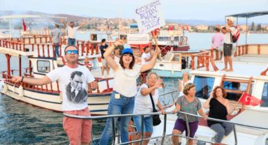 Yüzlerce tekne yat limanı kapasite arttırım projesine hayır demek için Sığacık Körfezi’nde buluştu!