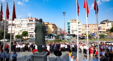 Zafer Bayramı'nın 100'üncü yılı Bayraklı'da da kutlandı