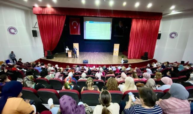 AK Parti İzmir Kadın Kolları’ndan ‘Kadın Girişimciliği Zirvesi’