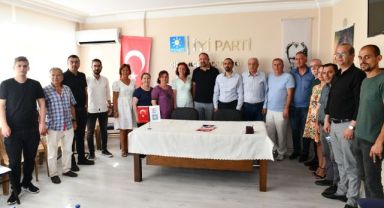 Başkan Gümrükçü'den siyasi parti temsilcilerine ziyaret