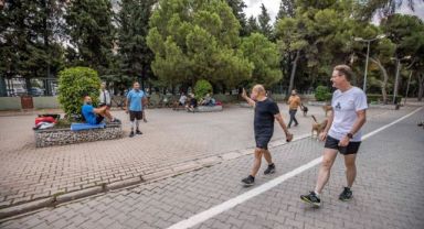 Başkan Soyer ile Büyükelçi Meyer-Landrut Otomobilsiz Kent Günü’ne yürüyerek başladı