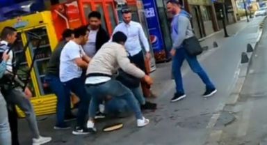 Bıçaklı kavga kask kamerasına yansıdı