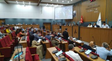 Büyükşehir Meclisi'nde ‘dernek’ ve ‘usul’ tartışması!