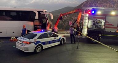 Çiğli'de servis aracı minibüsten inen yolcuların arasına daldı: Ölü sayısı 2'ye çıktı