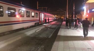 Doğu Ekspresi raydan çıktı, yolcular otobüslerle taşındı