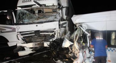 Düğün dönüşü feci kaza: 8 ölü, 9 yaralı