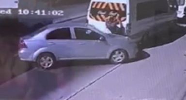 İki aracın arasında kalan adam ölümden döndü