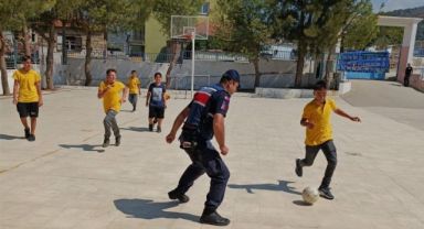 İzmir'de jandarmadan okul ve çevresi denetimi