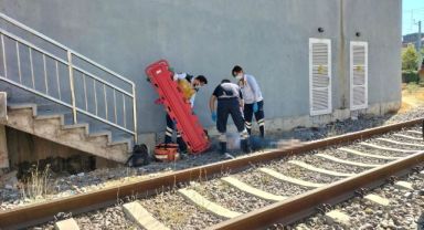 İzmir'de yük treninin çarptığı kadın hayatını kaybetti