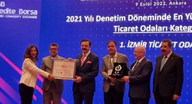 İzmir Ticaret Odası Türkiye birincisi Özgener: “Bu sertifika, 90 bine yakın üyemize verdiğimiz hizmetlerin ödülü”