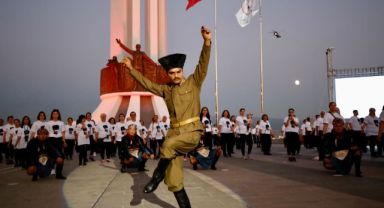 Karşıyaka 9 Eylül coşkusunu Nazan Öncel'le yaşadı