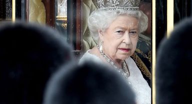 Kraliçe Elizabeth hastaneye kaldırıldı