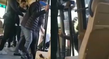 Minibüs şoförüne sinirlendi, terlikle saldırdı