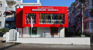 Nar çiçekleri okula döndü