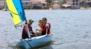Narlıdere'nin kızları yelken sporuyla tanıştı