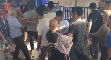 Pazarda laf atma kavgasında 2 kişi yaralandı