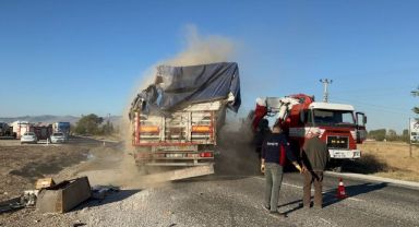 Sıcak asfalt yüklü tanker ile çekirdek yüklü tır çarpıştı