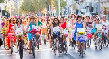 Süslü Kadınlar Karşıyaka'da pedallayacak