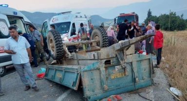 Tarım işçilerini taşıyan traktör ile kamyon çarpıştı: 1 ölü, 13 yaralı