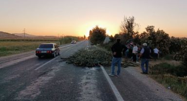 Tire’de kamyon traktöre arkadan çarptı: 1 ölü, 1 yaralı