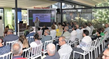 Arı yetiştiriciliği Bornova’da anlatıldı