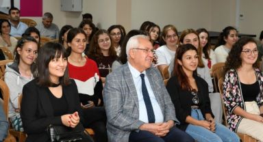 Atatürk Yükseköğrenim Kız Öğrenci Yurdu'nda keyifli söyleşi