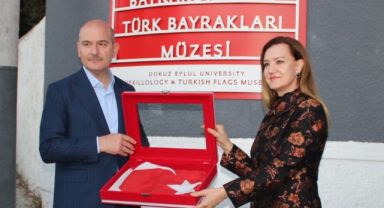 Bakan Soylu, Bayrak Bilim ve Türk Bayrakları Müzesi'ni ziyaret etti