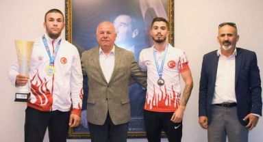 Başkan Karakayalı şampiyon sporcuları ağırladı