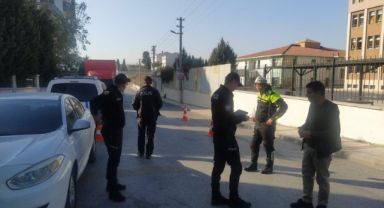 Buca’da okul önlerinde sıkı denetim