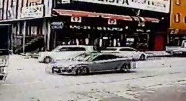 Bursa'da sara nöbeti geçiren sürücü park halindeki araçlara çarptı