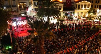 Çeşmeliler Cumhuriyet Bayramı’nı Suavi ile kutladı