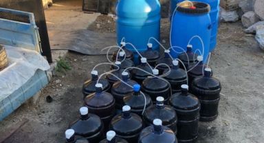 İzmir’de binlerce litre kaçak içki ele geçirildi