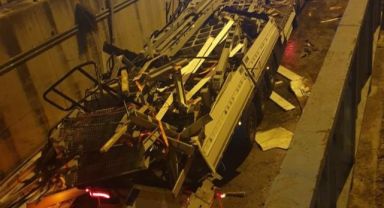 Tır kanala düştü, sürücü hayatını kaybetti