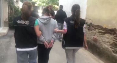 Uyuşturucu kullanırken sosyal medyada canlı yayın yapan kadın gözaltına alındı