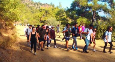 Yeşilay İzmir Şubesi doğayla kucaklaştı: Bağımlılıklardan uzak, doğaya yakın